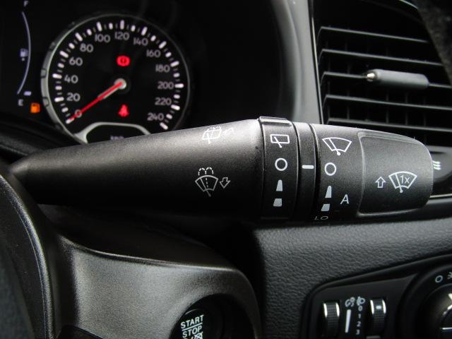 ジープ・レネゲード ナイトイーグル クルーズコントロール/衝突軽減ブレーキ/レーンキープアシスト/Cセンサー/BTオーディオ/USB機能/ブラインドスポット/バックカメラ/ルーフレール/LED/純正アルミ/1オーナー/(38枚目)