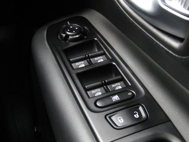 ジープ・レネゲード ナイトイーグル クルーズコントロール/衝突軽減ブレーキ/レーンキープアシスト/Cセンサー/BTオーディオ/USB機能/ブラインドスポット/バックカメラ/ルーフレール/LED/純正アルミ/1オーナー/(40枚目)