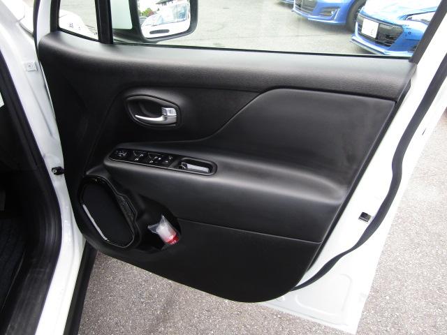 ジープ・レネゲード ナイトイーグル クルーズコントロール/衝突軽減ブレーキ/レーンキープアシスト/Cセンサー/BTオーディオ/USB機能/ブラインドスポット/バックカメラ/ルーフレール/LED/純正アルミ/1オーナー/(43枚目)