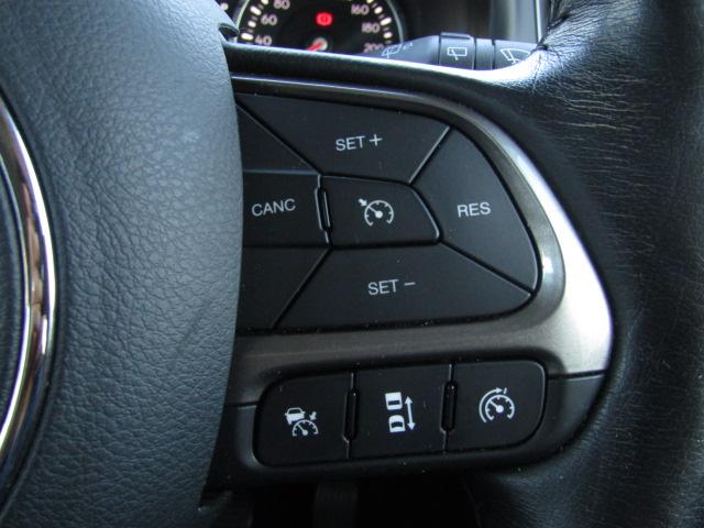 ジープ・レネゲード リミテッド　純正８．４インチナビ／ブルートゥース／バックカメラ／黒革シート／シートヒーター／２．０ＥＴＣ／ドライブレコーダー／クルーズコントロール／コーナーセンサー／ＬＥＤ／フォグ／ブラインドスポット／（3枚目）