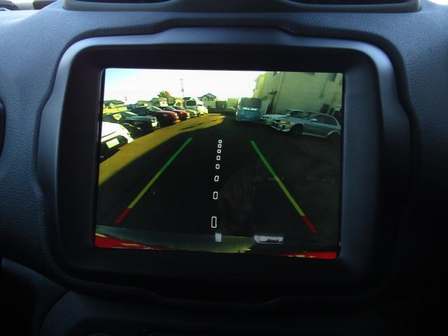 ジープ・レネゲード リミテッド　純正８．４インチナビ／ブルートゥース／バックカメラ／黒革シート／シートヒーター／２．０ＥＴＣ／ドライブレコーダー／クルーズコントロール／コーナーセンサー／ＬＥＤ／フォグ／ブラインドスポット／（12枚目）