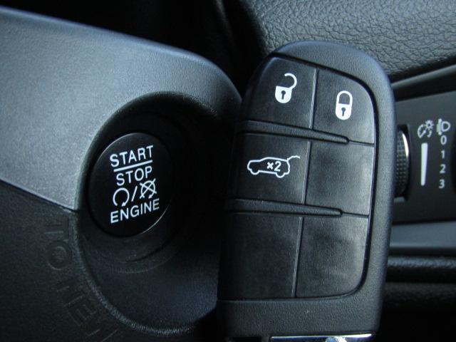 ジープ・レネゲード リミテッド　純正８．４インチナビ／ブルートゥース／バックカメラ／黒革シート／シートヒーター／２．０ＥＴＣ／ドライブレコーダー／クルーズコントロール／コーナーセンサー／ＬＥＤ／フォグ／ブラインドスポット／（16枚目）