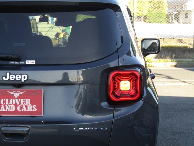 ジープ・レネゲード リミテッド　純正８．４インチナビ／ブルートゥース／バックカメラ／黒革シート／シートヒーター／２．０ＥＴＣ／ドライブレコーダー／クルーズコントロール／コーナーセンサー／ＬＥＤ／フォグ／ブラインドスポット／（32枚目）