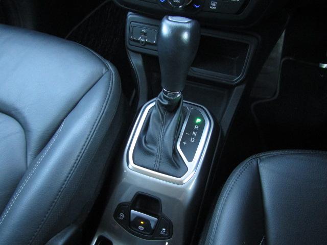 ジープ・レネゲード リミテッド　純正８．４インチナビ／ブルートゥース／バックカメラ／黒革シート／シートヒーター／２．０ＥＴＣ／ドライブレコーダー／クルーズコントロール／コーナーセンサー／ＬＥＤ／フォグ／ブラインドスポット／（41枚目）