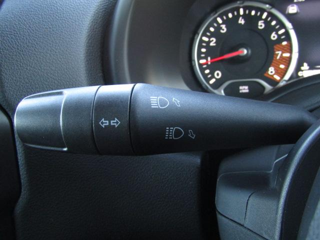 ジープ・レネゲード リミテッド　純正８．４インチナビ／ブルートゥース／バックカメラ／黒革シート／シートヒーター／２．０ＥＴＣ／ドライブレコーダー／クルーズコントロール／コーナーセンサー／ＬＥＤ／フォグ／ブラインドスポット／（42枚目）