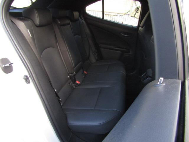 UX UX250h エレガントブラック サンルーフ/パノラミックビュー/純正12.3インチナビ/2.0ETC/前後ドラレコ/レーダークルーズ/黒革シート/シートヒーター/ゼーフティセンス/パワーバックドア/LED/フォグ/純正18AW/(64枚目)