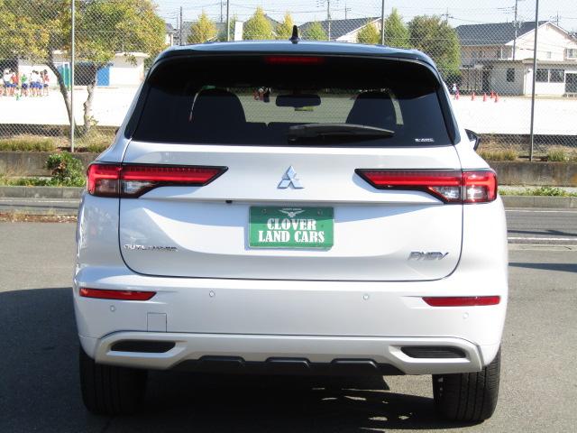 アウトランダーＰＨＥＶ Ｐ　純正９型ナビ／３６０°カメラ／レーダークルーズ／ドラレコ／２．０ＥＴＣ／黒革シート／シートヒーター／パワーバックドア／パドルシフト／置くだけ充電／ＢＯＳＥサウンド／ＯＰ２０インチＡＷ／ＬＥＤ／４ＷＤ／（9枚目）