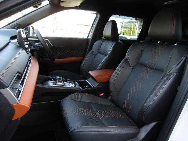 アウトランダーＰＨＥＶ Ｐ　純正９型ナビ／３６０°カメラ／レーダークルーズ／ドラレコ／２．０ＥＴＣ／黒革シート／シートヒーター／パワーバックドア／パドルシフト／置くだけ充電／ＢＯＳＥサウンド／ＯＰ２０インチＡＷ／ＬＥＤ／４ＷＤ／（10枚目）