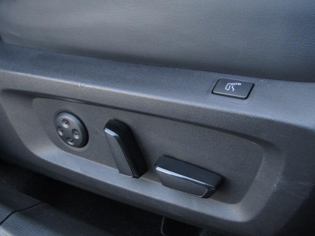 アウトランダーＰＨＥＶ Ｐ　純正９型ナビ／３６０°カメラ／レーダークルーズ／ドラレコ／２．０ＥＴＣ／黒革シート／シートヒーター／パワーバックドア／パドルシフト／置くだけ充電／ＢＯＳＥサウンド／ＯＰ２０インチＡＷ／ＬＥＤ／４ＷＤ／（18枚目）