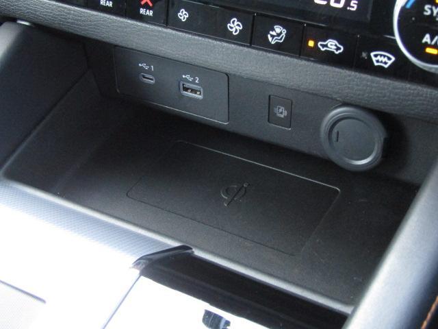 アウトランダーＰＨＥＶ Ｐ　純正９型ナビ／３６０°カメラ／レーダークルーズ／ドラレコ／２．０ＥＴＣ／黒革シート／シートヒーター／パワーバックドア／パドルシフト／置くだけ充電／ＢＯＳＥサウンド／ＯＰ２０インチＡＷ／ＬＥＤ／４ＷＤ／（25枚目）