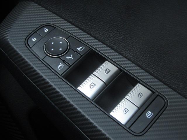 アウトランダーＰＨＥＶ Ｐ　純正９型ナビ／３６０°カメラ／レーダークルーズ／ドラレコ／２．０ＥＴＣ／黒革シート／シートヒーター／パワーバックドア／パドルシフト／置くだけ充電／ＢＯＳＥサウンド／ＯＰ２０インチＡＷ／ＬＥＤ／４ＷＤ／（33枚目）