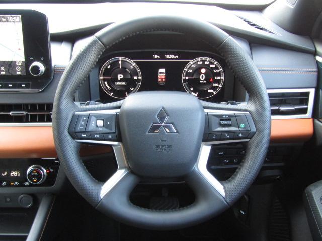 アウトランダーＰＨＥＶ Ｐ　純正９型ナビ／３６０°カメラ／レーダークルーズ／ドラレコ／２．０ＥＴＣ／黒革シート／シートヒーター／パワーバックドア／パドルシフト／置くだけ充電／ＢＯＳＥサウンド／ＯＰ２０インチＡＷ／ＬＥＤ／４ＷＤ／（38枚目）