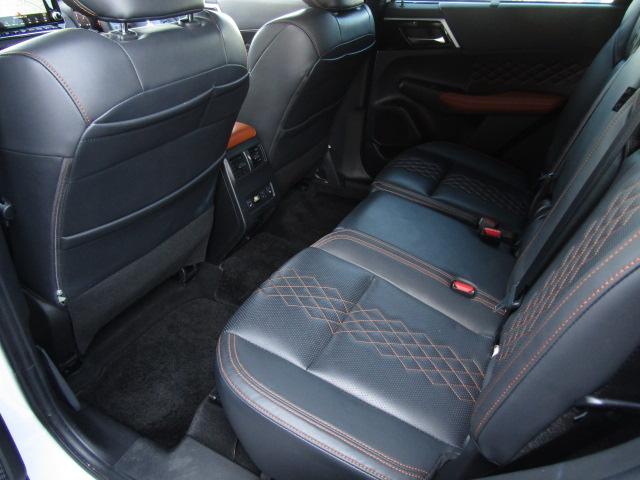 アウトランダーＰＨＥＶ Ｐ　純正９型ナビ／３６０°カメラ／レーダークルーズ／ドラレコ／２．０ＥＴＣ／黒革シート／シートヒーター／パワーバックドア／パドルシフト／置くだけ充電／ＢＯＳＥサウンド／ＯＰ２０インチＡＷ／ＬＥＤ／４ＷＤ／（41枚目）