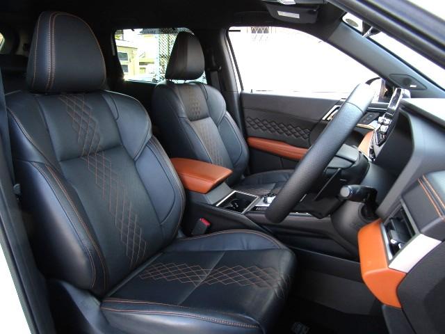 アウトランダーＰＨＥＶ Ｐ　純正９型ナビ／３６０°カメラ／レーダークルーズ／ドラレコ／２．０ＥＴＣ／黒革シート／シートヒーター／パワーバックドア／パドルシフト／置くだけ充電／ＢＯＳＥサウンド／ＯＰ２０インチＡＷ／ＬＥＤ／４ＷＤ／（43枚目）