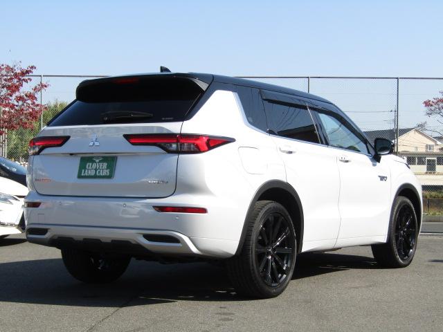 アウトランダーＰＨＥＶ Ｐ　純正９型ナビ／３６０°カメラ／レーダークルーズ／ドラレコ／２．０ＥＴＣ／黒革シート／シートヒーター／パワーバックドア／パドルシフト／置くだけ充電／ＢＯＳＥサウンド／ＯＰ２０インチＡＷ／ＬＥＤ／４ＷＤ／（46枚目）