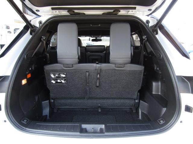 アウトランダーＰＨＥＶ Ｐ　純正９型ナビ／３６０°カメラ／レーダークルーズ／ドラレコ／２．０ＥＴＣ／黒革シート／シートヒーター／パワーバックドア／パドルシフト／置くだけ充電／ＢＯＳＥサウンド／ＯＰ２０インチＡＷ／ＬＥＤ／４ＷＤ／（47枚目）