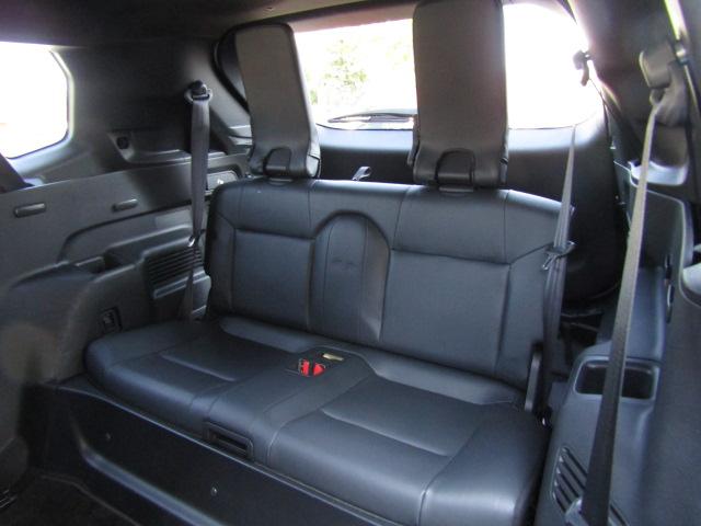 アウトランダーＰＨＥＶ Ｐ　純正９型ナビ／３６０°カメラ／レーダークルーズ／ドラレコ／２．０ＥＴＣ／黒革シート／シートヒーター／パワーバックドア／パドルシフト／置くだけ充電／ＢＯＳＥサウンド／ＯＰ２０インチＡＷ／ＬＥＤ／４ＷＤ／（50枚目）