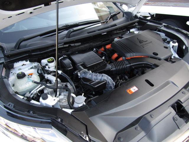 アウトランダーＰＨＥＶ Ｐ　純正９型ナビ／３６０°カメラ／レーダークルーズ／ドラレコ／２．０ＥＴＣ／黒革シート／シートヒーター／パワーバックドア／パドルシフト／置くだけ充電／ＢＯＳＥサウンド／ＯＰ２０インチＡＷ／ＬＥＤ／４ＷＤ／（53枚目）