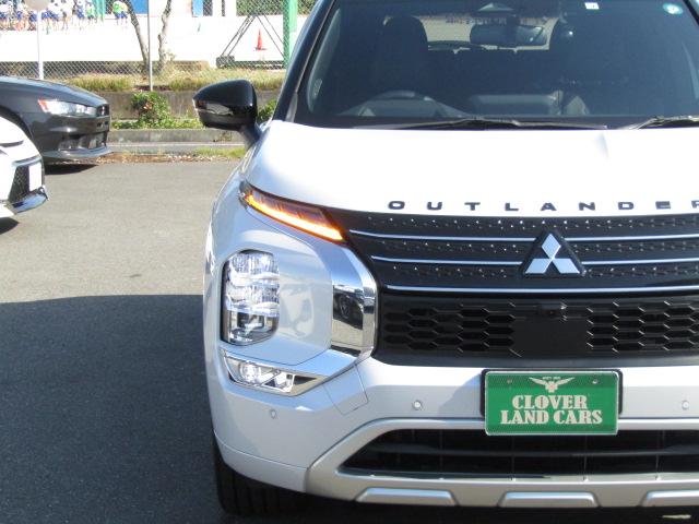 アウトランダーＰＨＥＶ Ｐ　純正９型ナビ／３６０°カメラ／レーダークルーズ／ドラレコ／２．０ＥＴＣ／黒革シート／シートヒーター／パワーバックドア／パドルシフト／置くだけ充電／ＢＯＳＥサウンド／ＯＰ２０インチＡＷ／ＬＥＤ／４ＷＤ／（55枚目）