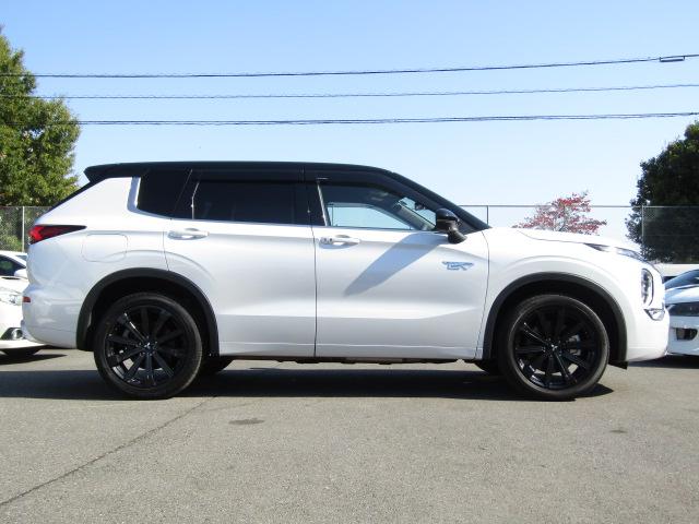 アウトランダーＰＨＥＶ Ｐ　純正９型ナビ／３６０°カメラ／レーダークルーズ／ドラレコ／２．０ＥＴＣ／黒革シート／シートヒーター／パワーバックドア／パドルシフト／置くだけ充電／ＢＯＳＥサウンド／ＯＰ２０インチＡＷ／ＬＥＤ／４ＷＤ／（57枚目）