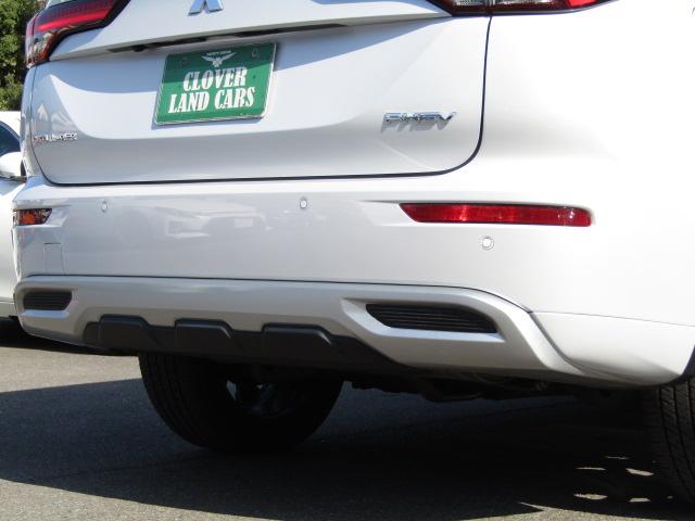 アウトランダーＰＨＥＶ Ｐ　純正９型ナビ／３６０°カメラ／レーダークルーズ／ドラレコ／２．０ＥＴＣ／黒革シート／シートヒーター／パワーバックドア／パドルシフト／置くだけ充電／ＢＯＳＥサウンド／ＯＰ２０インチＡＷ／ＬＥＤ／４ＷＤ／（62枚目）