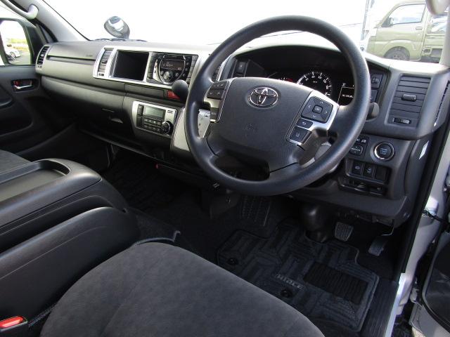 ハイエースワゴン ＧＬ　セーフティセンス／衝突軽減ブレーキ／レーンキープアシスト／コーナーセンサー／電動スライドドア／ＥＴＣ／ＭＴモード／スマートキー／オートステップ／フォグランプ／１オーナー／４ＷＤ／（10枚目）