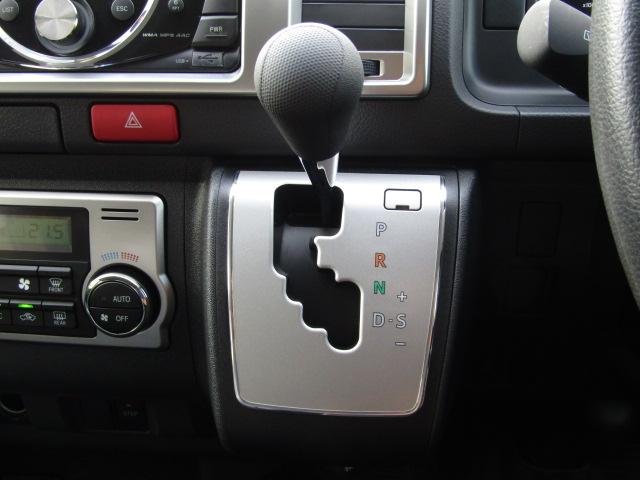 ハイエースワゴン ＧＬ　セーフティセンス／衝突軽減ブレーキ／レーンキープアシスト／コーナーセンサー／電動スライドドア／ＥＴＣ／ＭＴモード／スマートキー／オートステップ／フォグランプ／１オーナー／４ＷＤ／（13枚目）