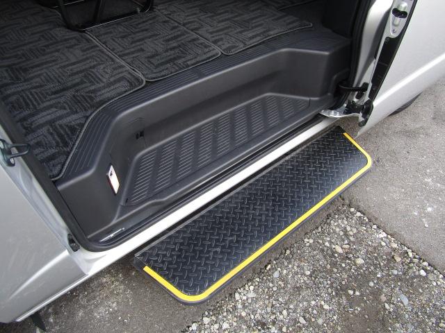 ハイエースワゴン ＧＬ　セーフティセンス／衝突軽減ブレーキ／レーンキープアシスト／コーナーセンサー／電動スライドドア／ＥＴＣ／ＭＴモード／スマートキー／オートステップ／フォグランプ／１オーナー／４ＷＤ／（20枚目）