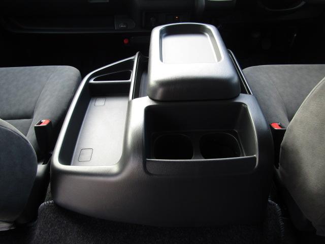 ハイエースワゴン ＧＬ　セーフティセンス／衝突軽減ブレーキ／レーンキープアシスト／コーナーセンサー／電動スライドドア／ＥＴＣ／ＭＴモード／スマートキー／オートステップ／フォグランプ／１オーナー／４ＷＤ／（51枚目）