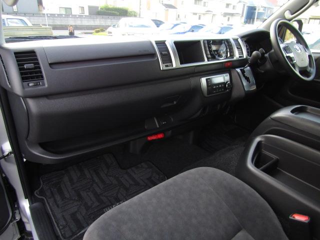 ハイエースワゴン ＧＬ　セーフティセンス／衝突軽減ブレーキ／レーンキープアシスト／コーナーセンサー／電動スライドドア／ＥＴＣ／ＭＴモード／スマートキー／オートステップ／フォグランプ／１オーナー／４ＷＤ／（54枚目）