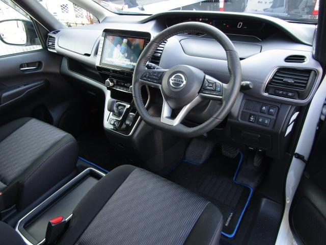 セレナ ｅ－パワー　ハイウェイスターＶ　アーバンクロム　プロパイロット／純正１０インチナビ／フリップダウンモニター／前後ドラレコ／アラウンドビュー／シートヒーター／デジタルインナーミラー／両側電動スライド／ＥＴＣ／コーナーセンサー／（10枚目）