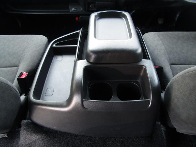 ハイエースワゴン ＧＬ　アルパイン８インチナビ／ＤＶＤ再生／ブルートゥース／バックカメラ／ＥＴＣ／電動スライドドア／ＨＩＤ／フォグランプ／１６インチアルミ／リアフィルム／１オーナー／ディーラー記録簿有り／（43枚目）