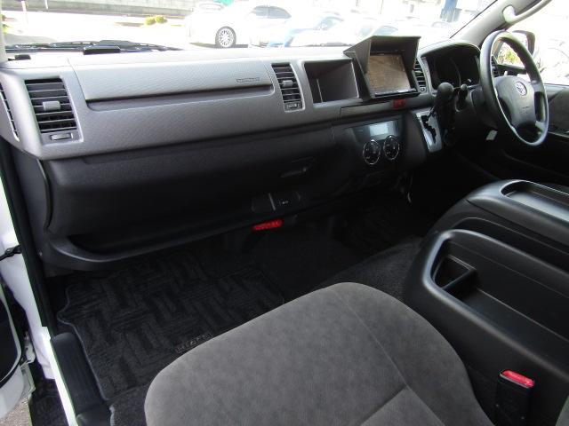 ハイエースワゴン ＧＬ　アルパイン８インチナビ／ＤＶＤ再生／ブルートゥース／バックカメラ／ＥＴＣ／電動スライドドア／ＨＩＤ／フォグランプ／１６インチアルミ／リアフィルム／１オーナー／ディーラー記録簿有り／（47枚目）