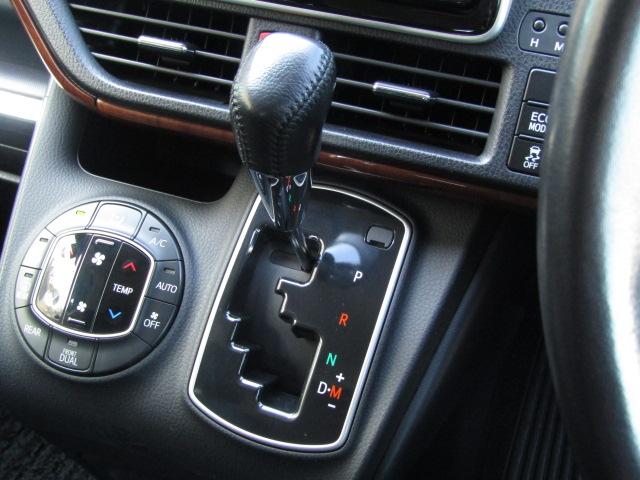 ヴォクシー ＺＳ　純正９インチナビ／フリップダウンモニター／バックカメラ／コーナーセンサー／ＥＴＣ／ＤＶＤ再生／ブルートゥース／両側電動スライド／モデリスタ１８インチアルミ／ＬＥＤ／フォグランプ／（12枚目）