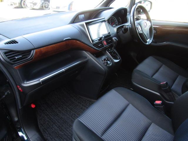 ヴォクシー ＺＳ　純正９インチナビ／フリップダウンモニター／バックカメラ／コーナーセンサー／ＥＴＣ／ＤＶＤ再生／ブルートゥース／両側電動スライド／モデリスタ１８インチアルミ／ＬＥＤ／フォグランプ／（30枚目）