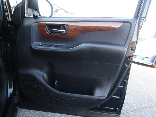 ヴォクシー ＺＳ　純正９インチナビ／フリップダウンモニター／バックカメラ／コーナーセンサー／ＥＴＣ／ＤＶＤ再生／ブルートゥース／両側電動スライド／モデリスタ１８インチアルミ／ＬＥＤ／フォグランプ／（32枚目）