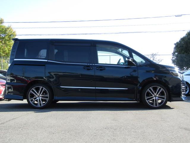 ヴォクシー ＺＳ　純正９インチナビ／フリップダウンモニター／バックカメラ／コーナーセンサー／ＥＴＣ／ＤＶＤ再生／ブルートゥース／両側電動スライド／モデリスタ１８インチアルミ／ＬＥＤ／フォグランプ／（54枚目）