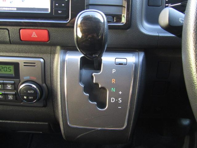 ハイエースバン スーパーＧＬ　ダークプライムＩＩ　セーフティセンス／衝突軽減ブレーキ／レーンキープアシスト／コーナーセンサー／社外フルセグナビ／ＤＶＤ再生／ブルートゥース／バックカメラ／ドライブレコーダー／ＥＴＣ／ＬＥＤ／１オーナー／（13枚目）