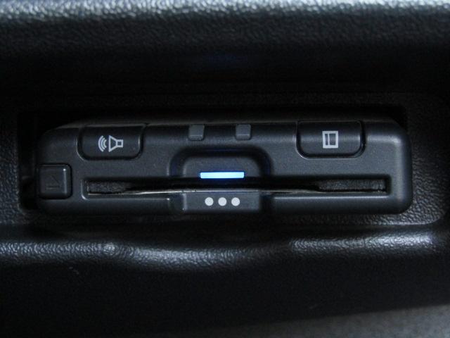 ハイエースバン スーパーＧＬ　ダークプライムＩＩ　セーフティセンス／衝突軽減ブレーキ／レーンキープアシスト／コーナーセンサー／社外フルセグナビ／ＤＶＤ再生／ブルートゥース／バックカメラ／ドライブレコーダー／ＥＴＣ／ＬＥＤ／１オーナー／（17枚目）