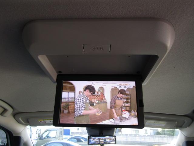 セレナ ハイウェイスターＶ　１２．３インチコネクトナビ／フリップダウン／アラウンドビュー／プロパイロット／衝突軽減ブレーキ／Ｃセンサー／半革シート／両側電動ドア／２．０ＥＴＣ／置くだけ充電／デジタルインナーミラー／（4枚目）