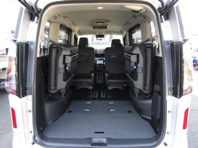 セレナ ハイウェイスターＶ　１２．３インチコネクトナビ／フリップダウン／アラウンドビュー／プロパイロット／衝突軽減ブレーキ／Ｃセンサー／半革シート／両側電動ドア／２．０ＥＴＣ／置くだけ充電／デジタルインナーミラー／（11枚目）