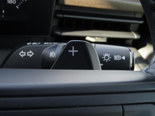 セレナ ハイウェイスターＶ　１２．３インチコネクトナビ／フリップダウン／アラウンドビュー／プロパイロット／衝突軽減ブレーキ／Ｃセンサー／半革シート／両側電動ドア／２．０ＥＴＣ／置くだけ充電／デジタルインナーミラー／（13枚目）