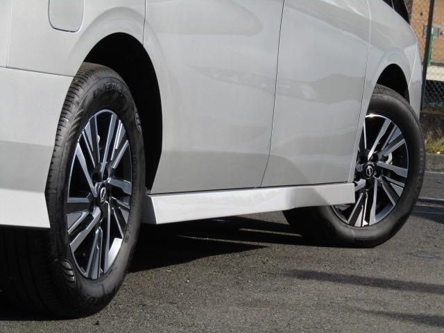 セレナ ハイウェイスターＶ　１２．３インチコネクトナビ／フリップダウン／アラウンドビュー／プロパイロット／衝突軽減ブレーキ／Ｃセンサー／半革シート／両側電動ドア／２．０ＥＴＣ／置くだけ充電／デジタルインナーミラー／（30枚目）