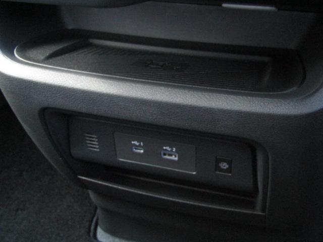 セレナ ハイウェイスターＶ　１２．３インチコネクトナビ／フリップダウン／アラウンドビュー／プロパイロット／衝突軽減ブレーキ／Ｃセンサー／半革シート／両側電動ドア／２．０ＥＴＣ／置くだけ充電／デジタルインナーミラー／（42枚目）