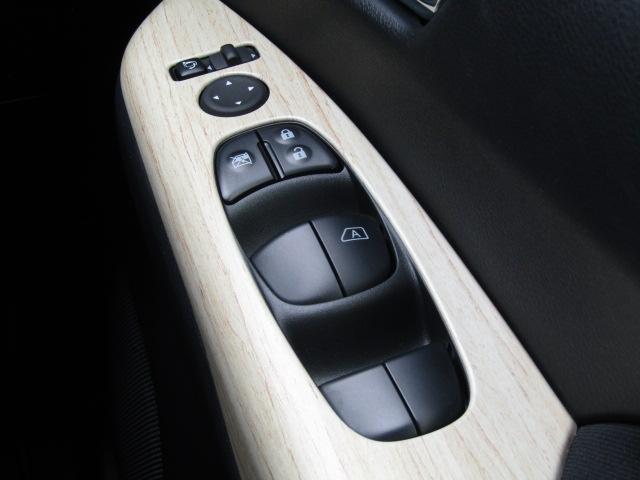 セレナ ｅ－パワー　ハイウェイスターＶ　純正１０インチナビ／フリップダウンモニター／プロパイロット／コーナーセンサー／アラウンドビュー／デジタルインナーミラー／ドラレコ／ブラインドスポット／両側電動スライド／１オーナー／（42枚目）