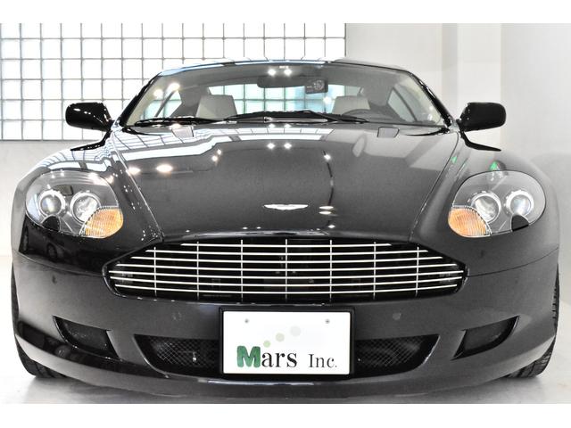 ＤＢ９ クーペ　正規Ｄ車　ツートンレザーインテリア　カラーキードステアリング　ピアノブラックウッドパネル　メモリ付Ｐシート　シートＨ　社外ナビＴＶ　１９インチＡＷ　Ｆ＆Ｒパークセンサー　左ハンドル　取説　記録簿　Ｓ鍵（2枚目）