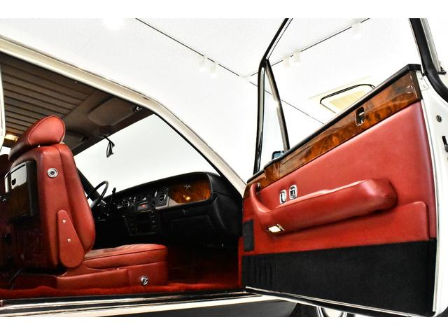 カマーグ　カマルグ　６．７５　正規ディーラー車　１９８６年モデル　最終型　ボルドーレッドレザー　純正１５インチホイール　座面パワーシート　パワステ　パワーウィンドウ　取説　左ハンドル(24枚目)