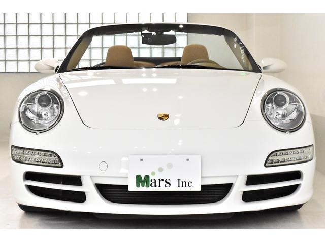 ９１１ ９１１カレラＳ　カブリオレ　正規Ｄ車　クライスジーク可変マフラー　スポクロ　１４Ｗａｙ電動シート　１９インチＡＷ　レッドキャリパー　ベージュレザーインテリア　社外ナビＴＶ　Ｂカメラ　ドラレコ　ＥＴＣ　取説　記録簿　Ｓ鍵　左Ｈ（2枚目）