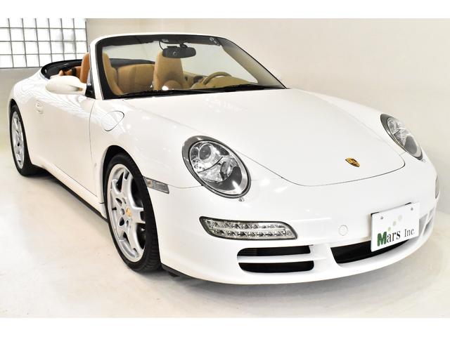 ９１１ ９１１カレラＳ　カブリオレ　正規Ｄ車　クライスジーク可変マフラー　スポクロ　１４Ｗａｙ電動シート　１９インチＡＷ　レッドキャリパー　ベージュレザーインテリア　社外ナビＴＶ　Ｂカメラ　ドラレコ　ＥＴＣ　取説　記録簿　Ｓ鍵　左Ｈ（4枚目）