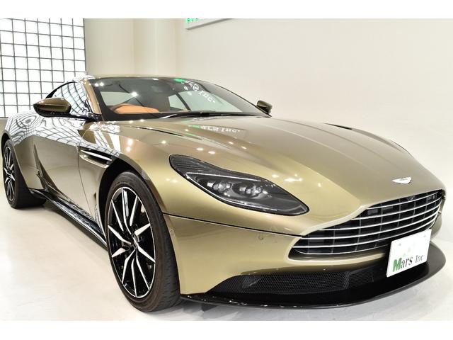 ＤＢ１１ Ｖ８　正規ディーラー車　有償ボディカラー　サテンチョップドカーボンインテリアパネル　１０スポーク２０インチＡＷ　レザーヘッドライニング　シートＨ　ヘッドレストＤＢ１１刺繍　ＥＴＣ　取説　記録簿　Ｓ鍵　右Ｈ（5枚目）